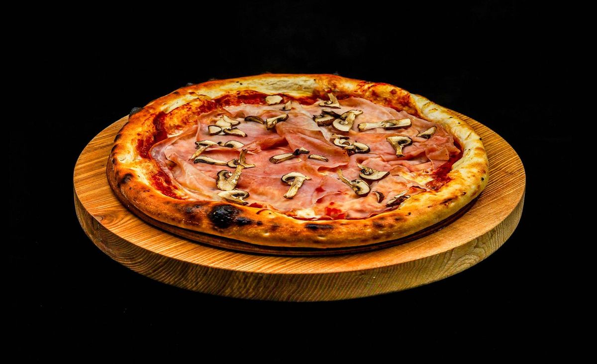 Pizza Prosciutto e Funghi